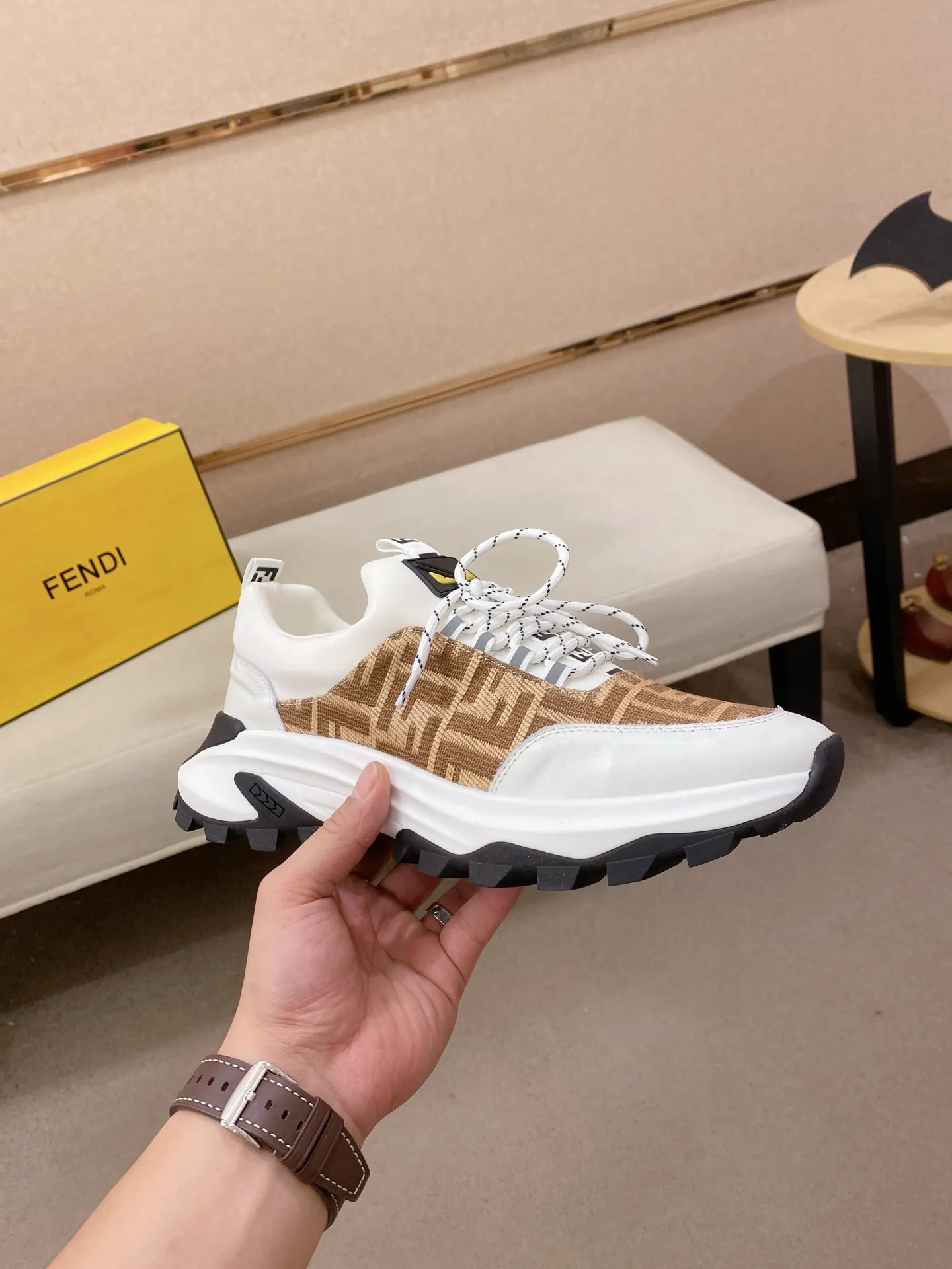 Men's shoes 💰 462💰 (fendi) New style 👊🏻 upper 🇮🇹 imported cowhide fabric 🇩🇪 lining imported sheepskin lining. The original outsole is molded to highlight the identity of every man, and the upper foot is elegant and stable🚶🏻🚶🏻The high-end custom counters reproduce the original version📯No matter the wind or rain, the shoe last remains unchanged and can withstand the verification of time🔍️,🔵 Size: 38-44